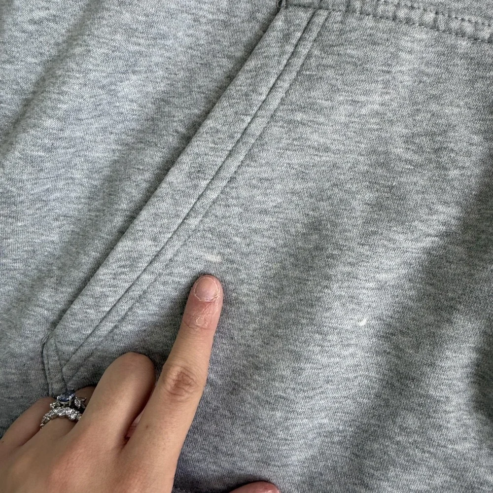 Nike Hoodie Mens Medium Gray Fleece Pullover Logo Kangaroo Pocket Sweatshirt